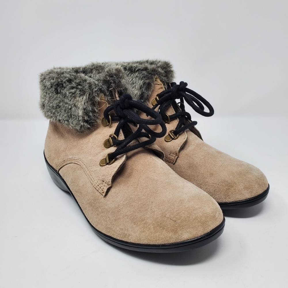 COBBLE CUDDLER- Tan Boots with Fur Trim- Women's- SIZE 10W
